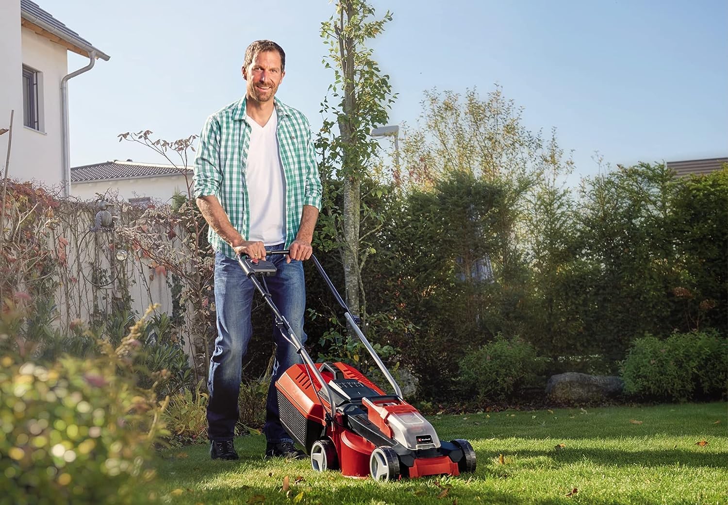 Einhell Akku-Rasenmäher GE-CM 18/30 Li Kit, 18 V, 30 cm, bis 150 m², Brushless, 25 L Fangkorb, inkl. 3,0 Ah Akku + Ladegerät