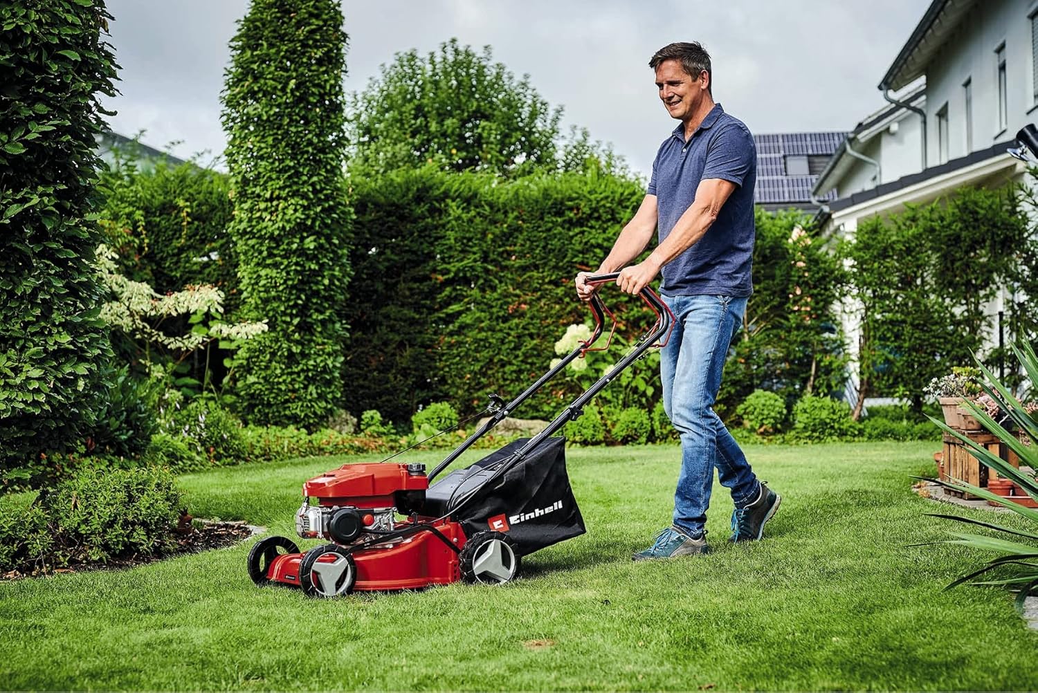 Einhell Benzin-Rasenmäher GC-PM 40/2 S (2 kW, 1-Zylinder 4-Takt-OHV-Motor, abschaltbarer Hinterradantrieb, 7-stufige zentrale Schnitthöhenverstellung, 45 l-Grasfangsack)
