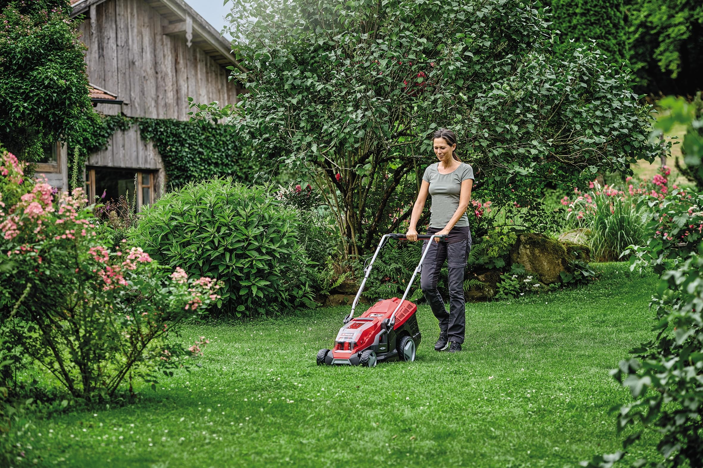 Einhell Akku-Rasenmäher GE-CM 36/36 Li Kit, 36 V, 36 cm Schnittbreite, Brushless, 40 L Fangkorb, 2x Akku + 2x Ladegerät